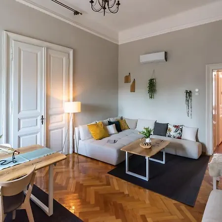 No.8: Lovely & Cosy 3-room Heart Of The * Timisoara