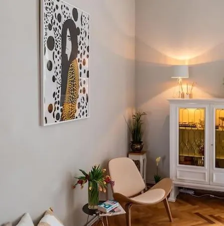 No.8: Lovely & Cosy 3-room Heart Of The *