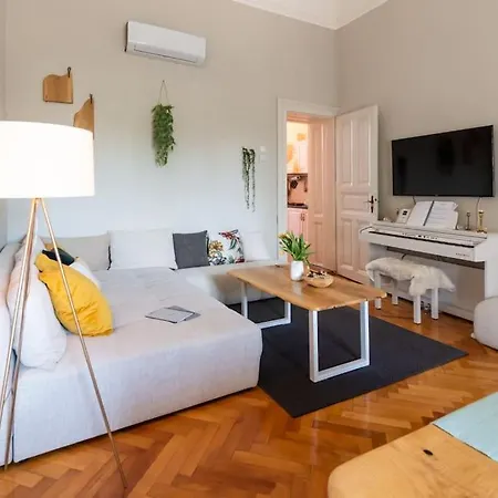 No.8: Lovely & Cosy 3-room Heart Of The 아파트 *