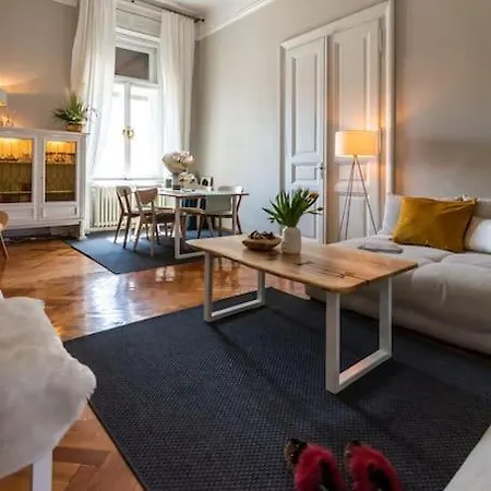 Apartment No.8: Lovely & Cosy 3-room Heart Of The *