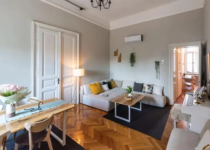 No.8: Lovely & Cosy 3-room Heart Of The * Timisoara